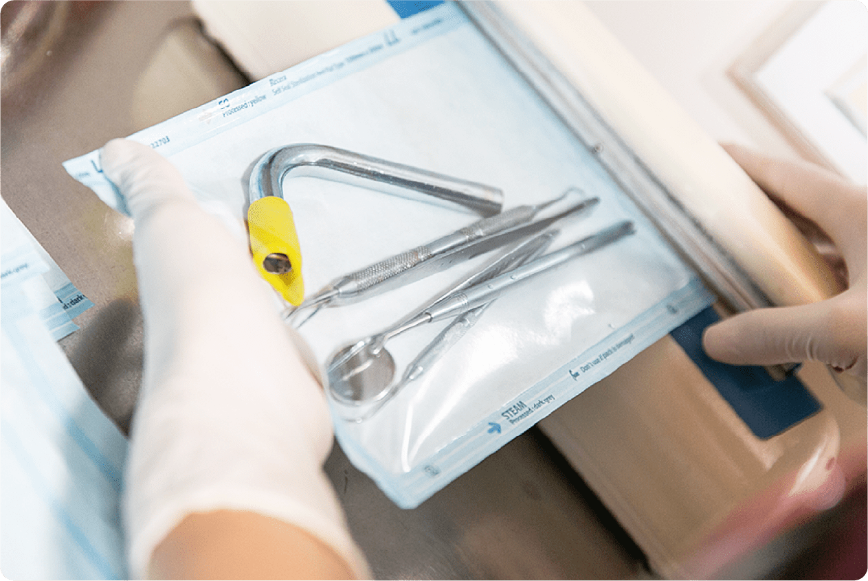 専任スタッフが毎日しっかり滅菌！