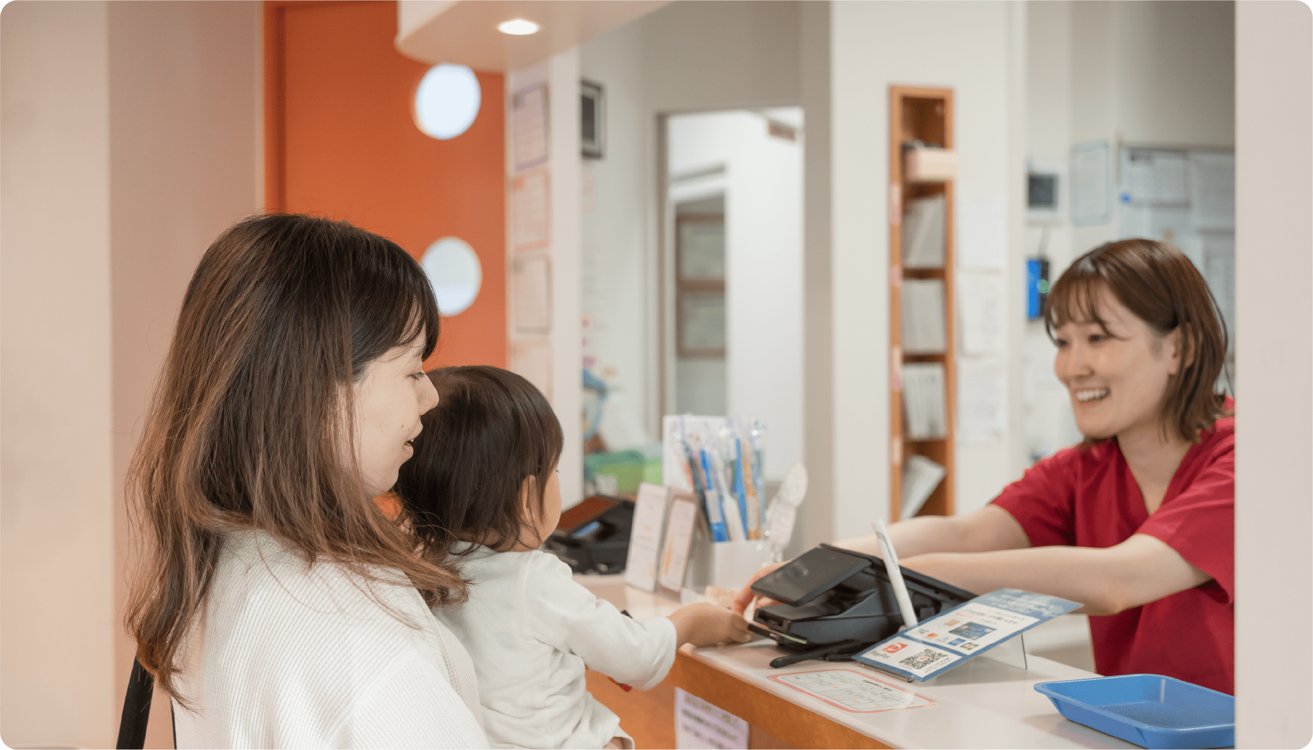 しんさつけんをわたしてね