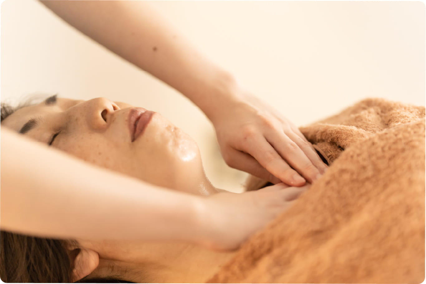 デコルテのマッサージ