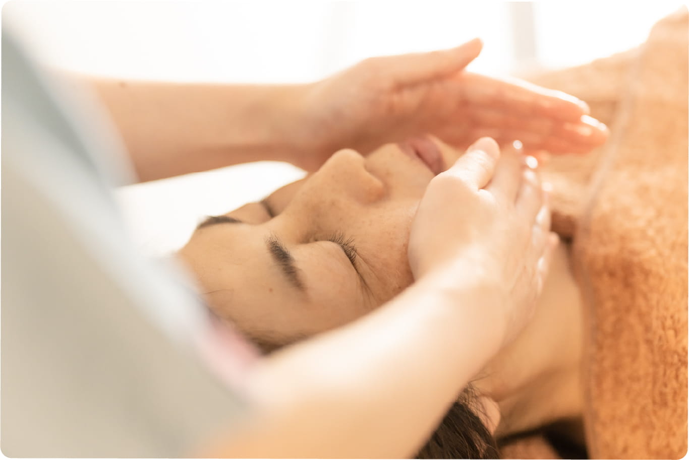 フェイシャルマッサージ